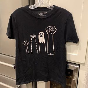 Resist t-shirt unisex size S